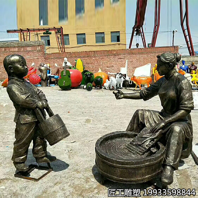 凝固的鄉(xiāng)愁 玻璃鋼雕塑中的鄉(xiāng)村洗衣民俗藝術(shù)
